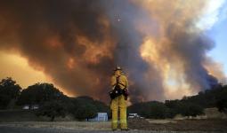 جانب من الحرائق المندلعة في كاليفورنيا