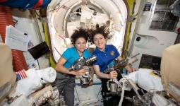 رائدتا الفضاء الأمريكيتان كريستينا كوتش وجيسيكا مير