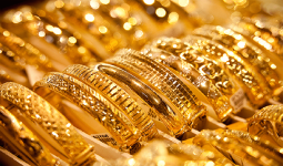 الذهب يتراجع والمستثمرون يترقبون محادثات تجارية