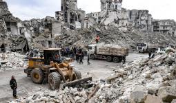 انهيار مبنى متصدع في حلب