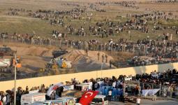 نزح عدد كبير من السوريين إلى الحدود التركية جراء هجمات النظام على إدلب