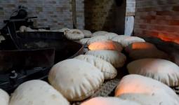 بدأت أفران مدينة تل أبيض بانتاج الخبز منذ ليل السبت بعد انقطاع بسبب نفاد الطحين.