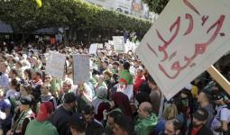 يطالب الجزائريون بتغيير جذري لنظام الحكم في البلاد
