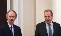 وزير الخارجية الروسي، سيرغي لافروف، مع المبعوث الأممي إلى سوريا، غير بيدرسون