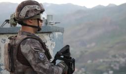 أحد عناصر القوات المسلحة التركية على حدود بلاده