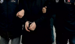 صورة رمزية لقوات تركية خلال اعتقال أحد الأشخاص