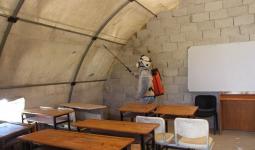 تعقيم أحد مدارس مخيمات منطقة عفرين من قبل الدفاع المدني