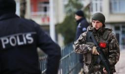 قوات أمن تركية خلال تنفيذ حملة اعتقالات لمطلوبين