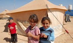 أطفال سوريين في بلاد اللجوء