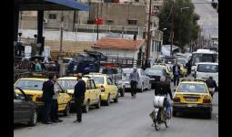 طوابير السيارات على محطات الوقود بمناطق الأسد