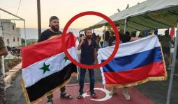 نابل العبد الله يدوس على العلم التركي في حماة