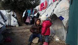أطفال لاجئين بمخيمات اليونان
