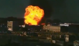 لحظة انفجار في محطة غاز بمدينة البيضاء في اليمن.
