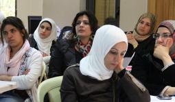 نساء في مناطق سيطرة نظام الأسد.