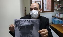 التركي يعرض صورة للصندوق الكرتوني الذي نقل به الطحال