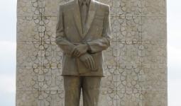 تمثال حافظ الأسد في ساحة الرئيس بحلب
