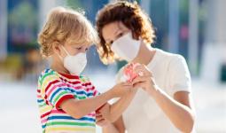 الأطفال يعتبرون أقل عرضة للوفاة أو الإصابة بفيروس كورونا