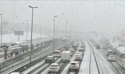 الثلوج تشل الحركة في إسطنبول