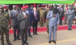 رئيس جنوب السودان يتبول على نفسه