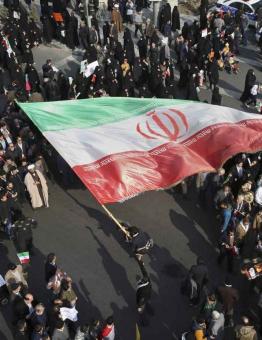 يندد الإيرانيون بارتفاع أسعار البنزين