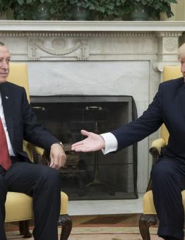 ترامب وأردوغان خلال لقاء سابق