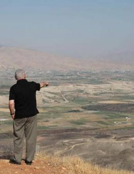 رئيس الوزراء الإسرائيلي بنيامين نتنياهو خلال اطلاعه على مناطق غور الأردن