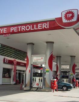 إحدى محطات تعبئة وبيع البترول في تركيا