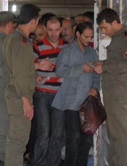 معتقلين في سجون نظام الأسد