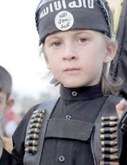 طفل من ابناء عناصر تنظيم داعش