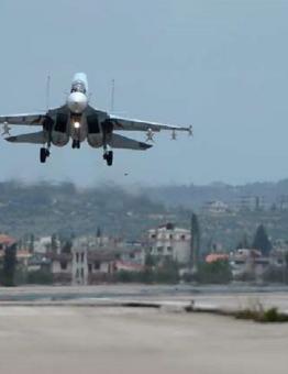 طائرة روسية بقاعدة حميميم بالساحل السوري