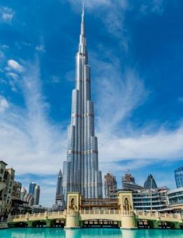 برج خليفة هو الأطول في العالم بارتفاع 828 متراً