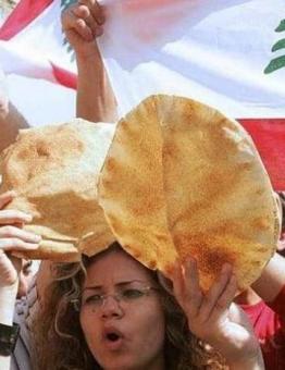 لبنان يرفع سعر الخبز