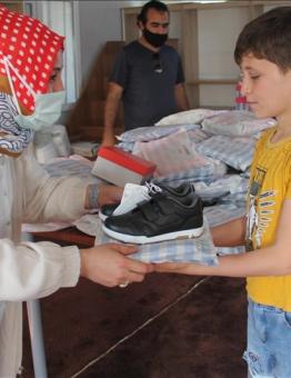 توزيع هدايا للأطفال السوريين
