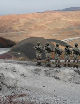 جنود أتراك قرب الحدود الإيرانية.jpg
