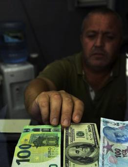 كيف نستفيد من تحركات العملة التركية غير التقليدية؟