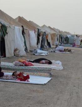 مخيمات النازحين السوريين