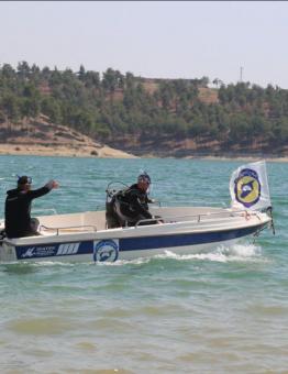 قارب لفرق الغطس في الدفاع المدني
