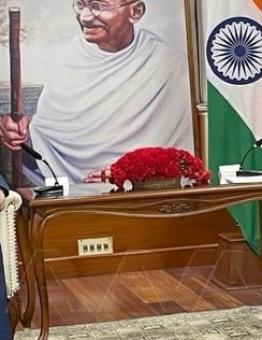 نائب الرئيس الهندي جاغديب دانخار مع فيصل المقداد