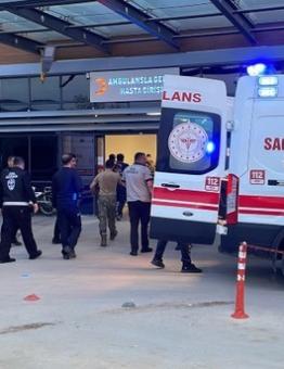 نقل الجنود المصابين إلى المشفى بولاية كيليس (الأناضول)