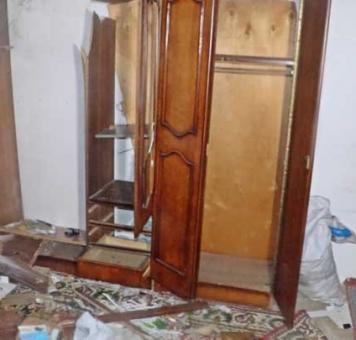 منزل العائلة السورية بعد أن ضربته الصاعقة الرعدية