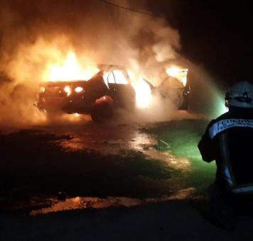 سيارة الحقوقي سعيد الراغب أثناء التفجير - الدفاع المدني