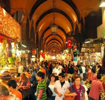 أحد أسواق مدينة إسطنبول التركية