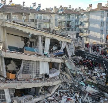آثار زلزال إزمير في تركيا