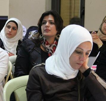 نساء في مناطق سيطرة نظام الأسد.