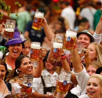 مهرجان البيرة في ميونخ الألمانية
