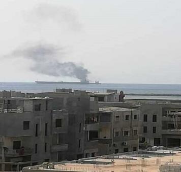 احتراق ناقلة نفط قبالة السواحل السورية