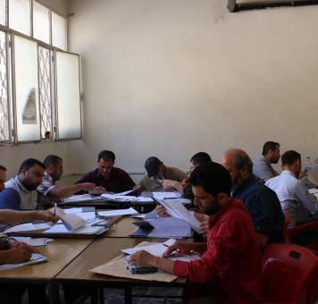 أثناء تصحيح أوراق الامتحان في إدلب