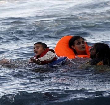 غرق لاجئين في البحر المتوسط