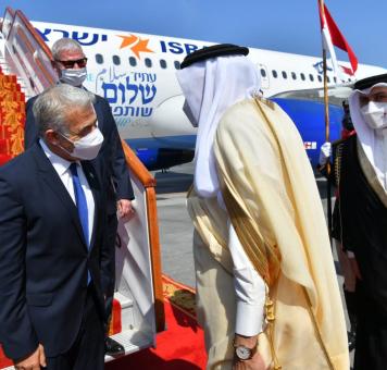 وزير خارجية الاحتلال الإسرائيلي يصل في زيارة إلى البحرين 