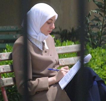 طالبة جامعية في دمشق (تعبيرية)